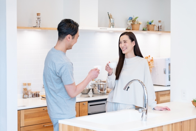 生活リズムが違う夫婦に起こりがちな“あるあるトラブル”──すれ違いの原因と上手な付き合い方